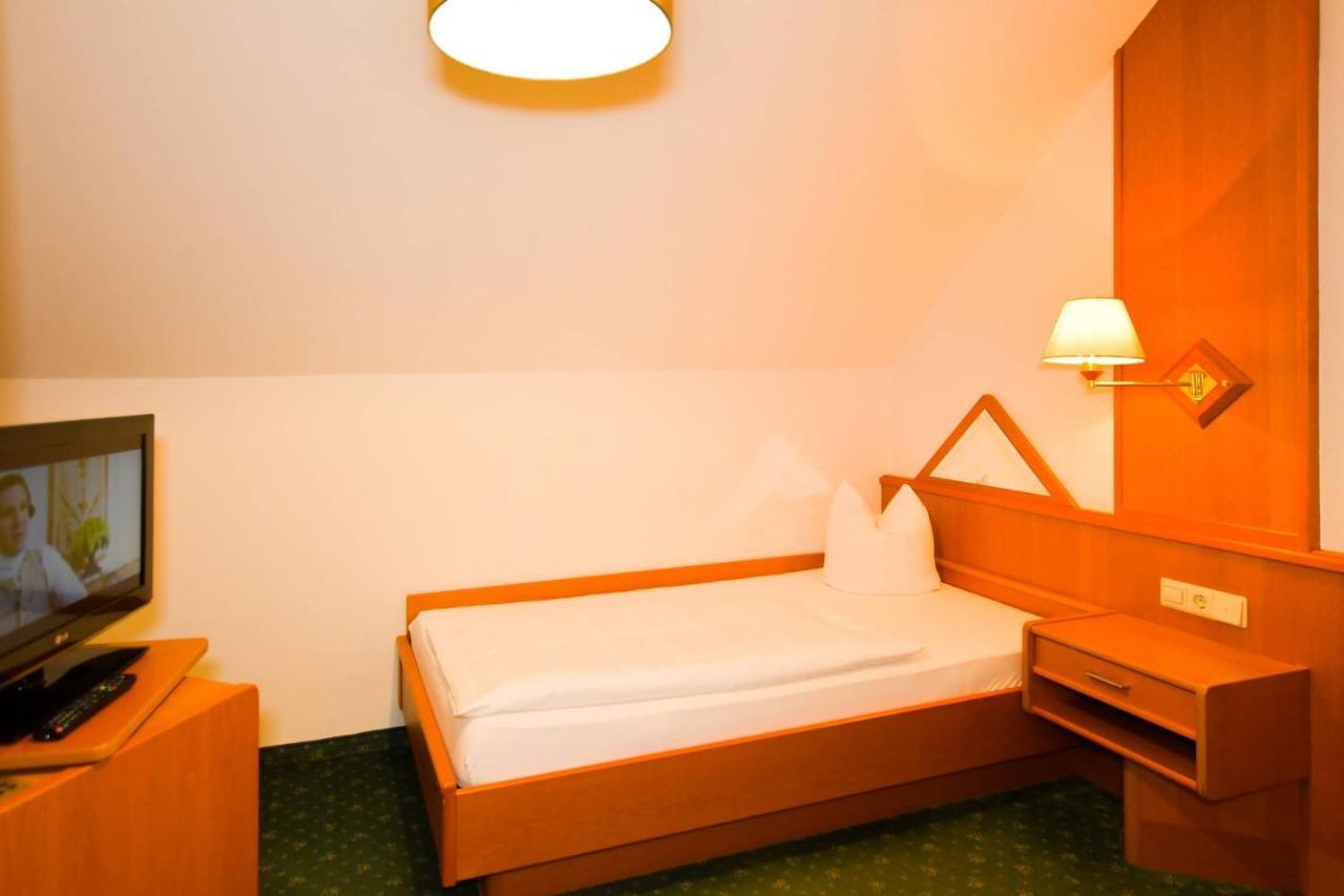 Hotel Jerolitsch Krumpendorf エクステリア 写真