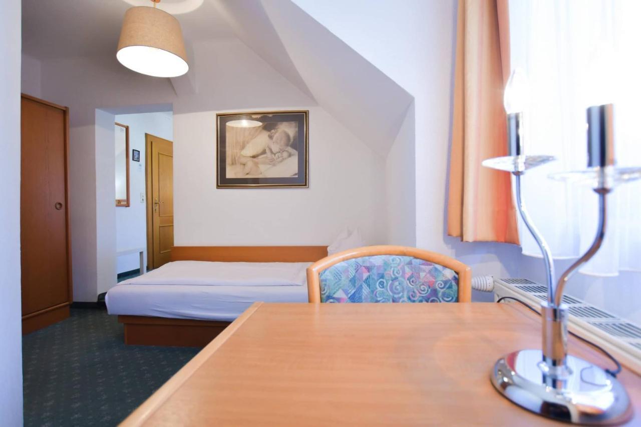 Hotel Jerolitsch Krumpendorf エクステリア 写真