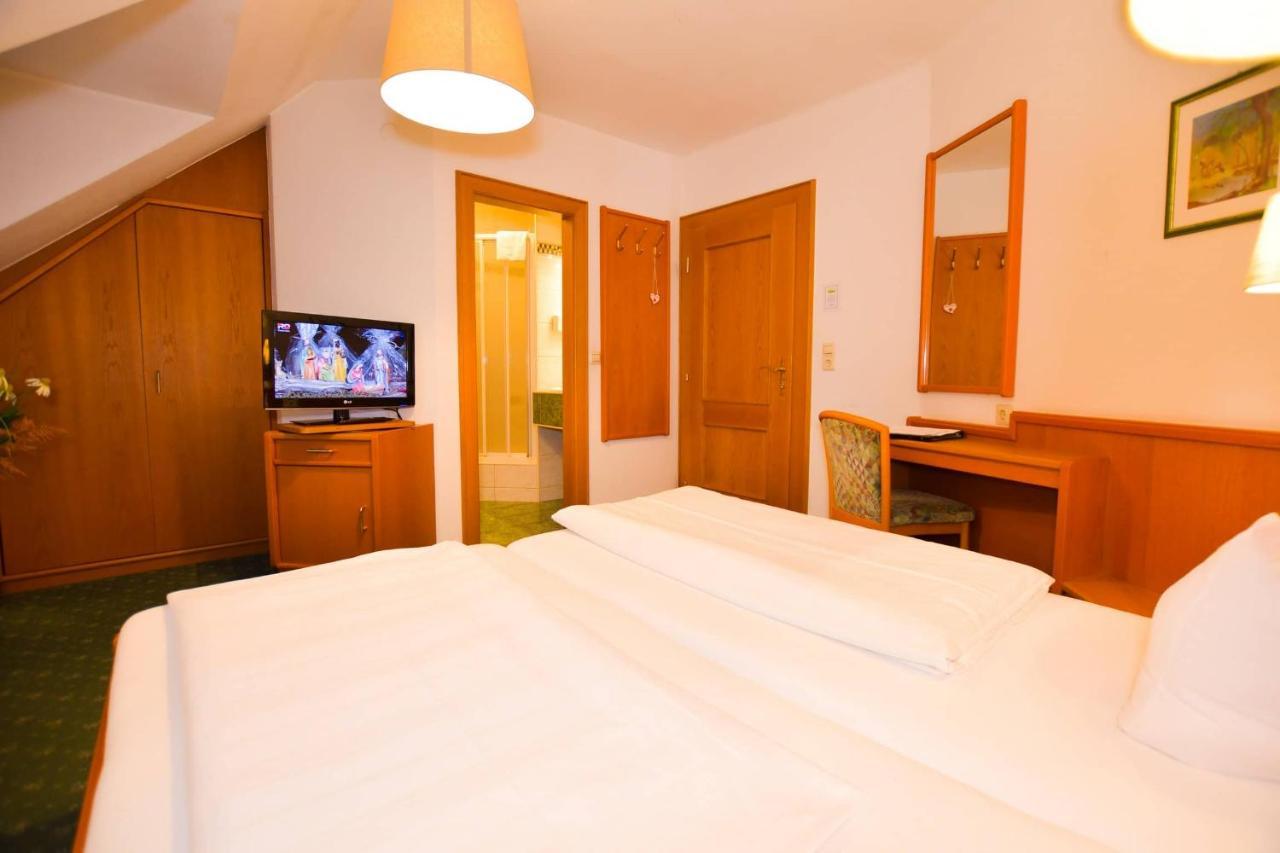 Hotel Jerolitsch Krumpendorf エクステリア 写真