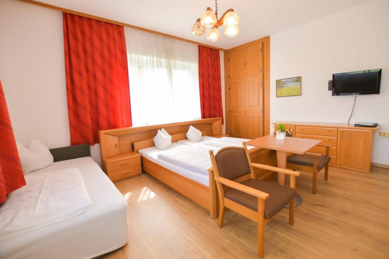 Hotel Jerolitsch Krumpendorf エクステリア 写真