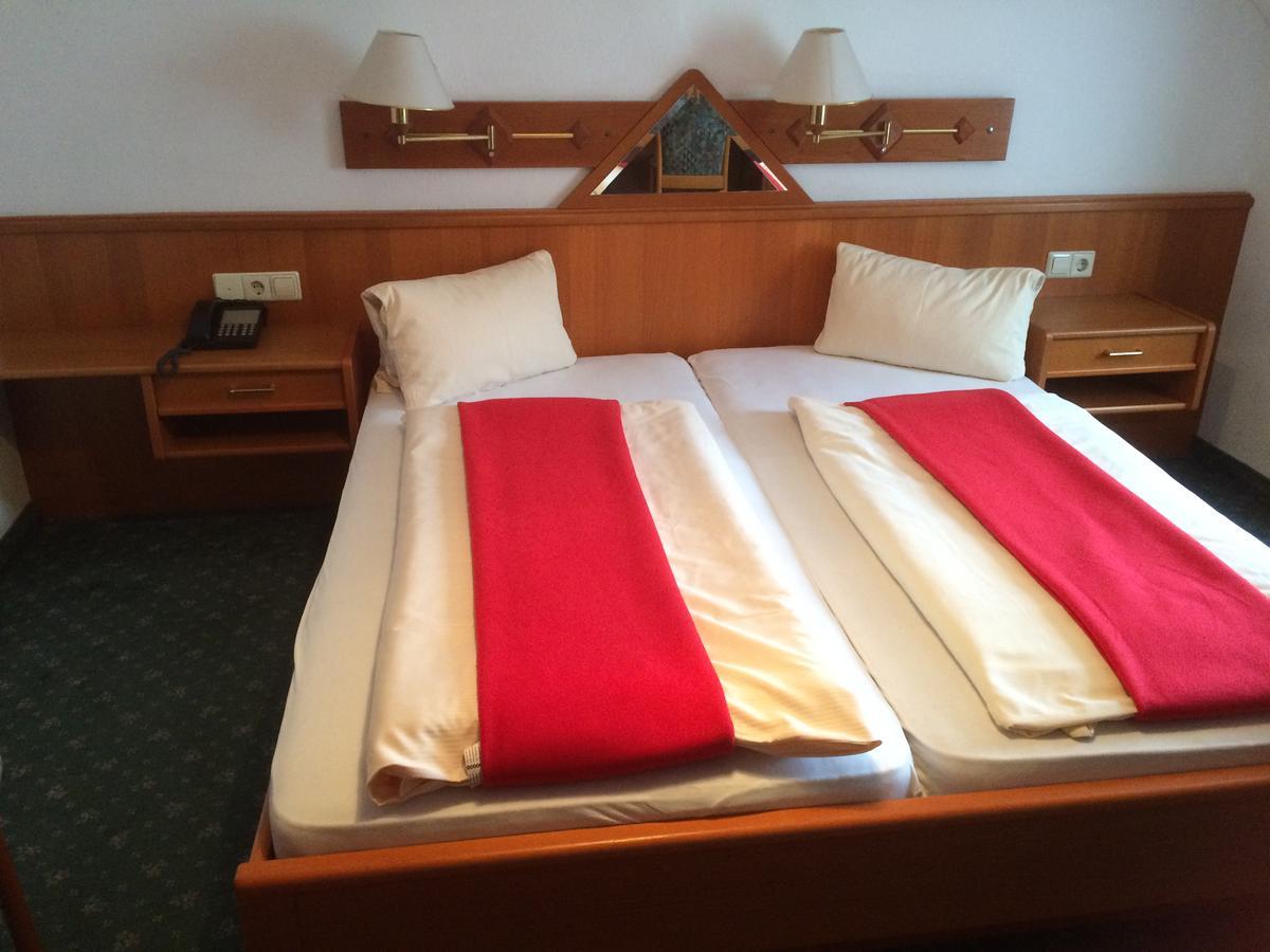 Hotel Jerolitsch Krumpendorf エクステリア 写真