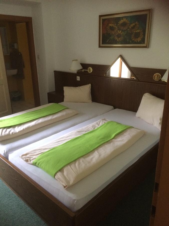 Hotel Jerolitsch Krumpendorf エクステリア 写真