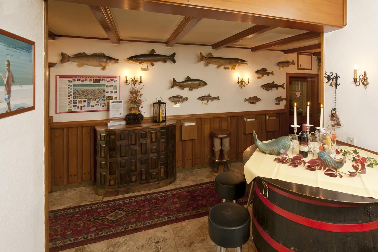 Hotel Jerolitsch Krumpendorf エクステリア 写真